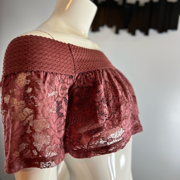 WISH & Whim Ruffled Lace Crop Top Size Small - Picture 3 of 6
